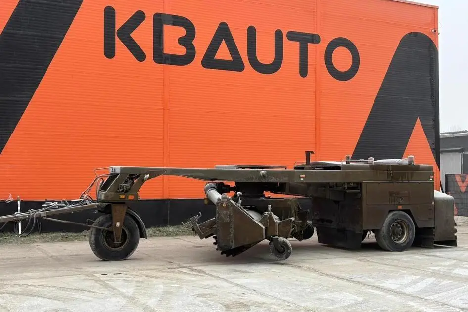 M a Kasutatud BROOM BLOWER 3053 HOURS 174 KW Autoportaal