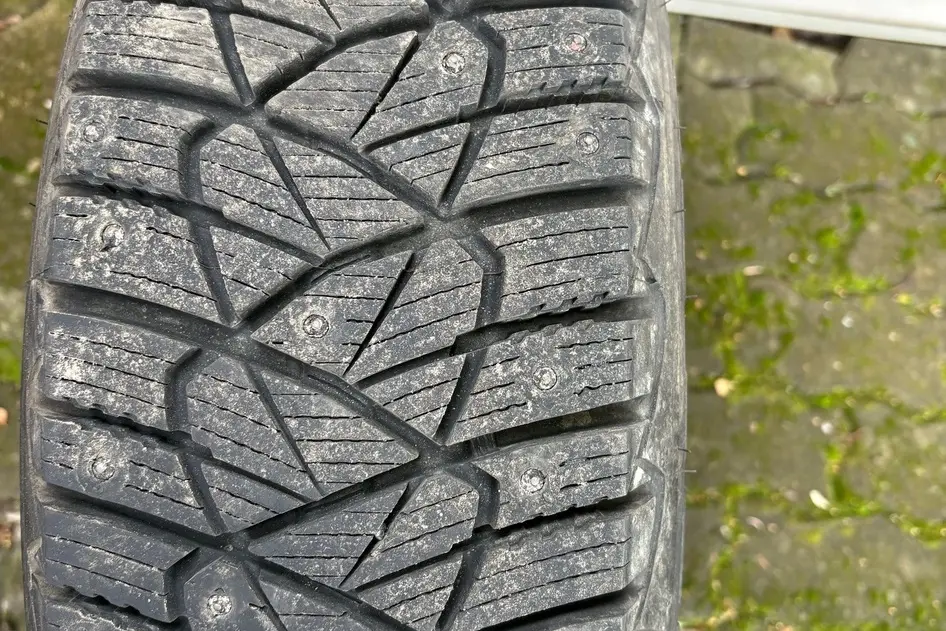 Naudota studded tire 195/65R15 GoodYear Ultra Grip 600