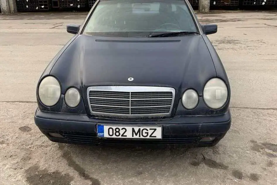 Mercedes-Benz E 200, 2.0, 100 kW, bensiin, manuaal, tagavedu