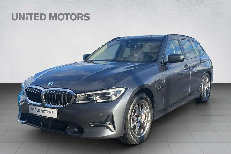 BMW 330, 215 kW, бензин, автомат, полный привод