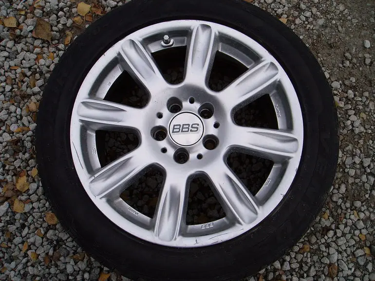 Ratas (velg + rehv) 17X8 245/45R17