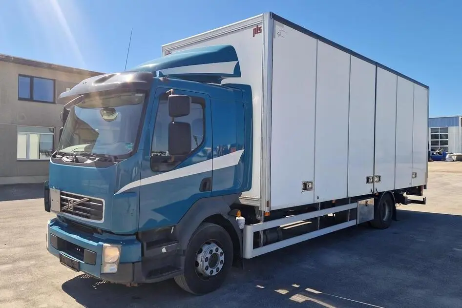 Volvo FL260 4X2, 195 kW, diesel, automatic