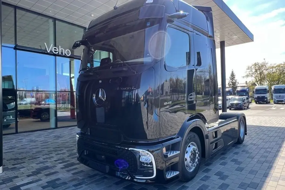 Mercedes-Benz Actros, 12.8, 330 kW, дизель, автомат, задний привод